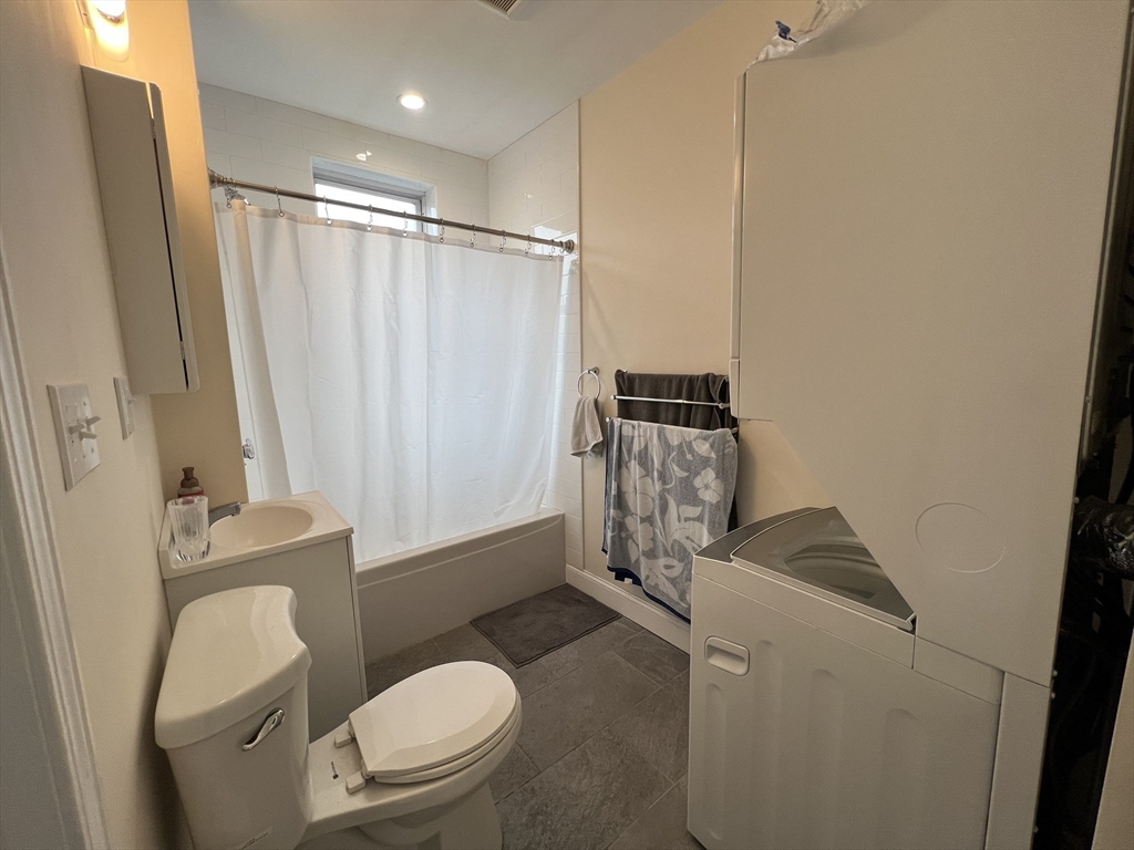61 Thatcher St # 2