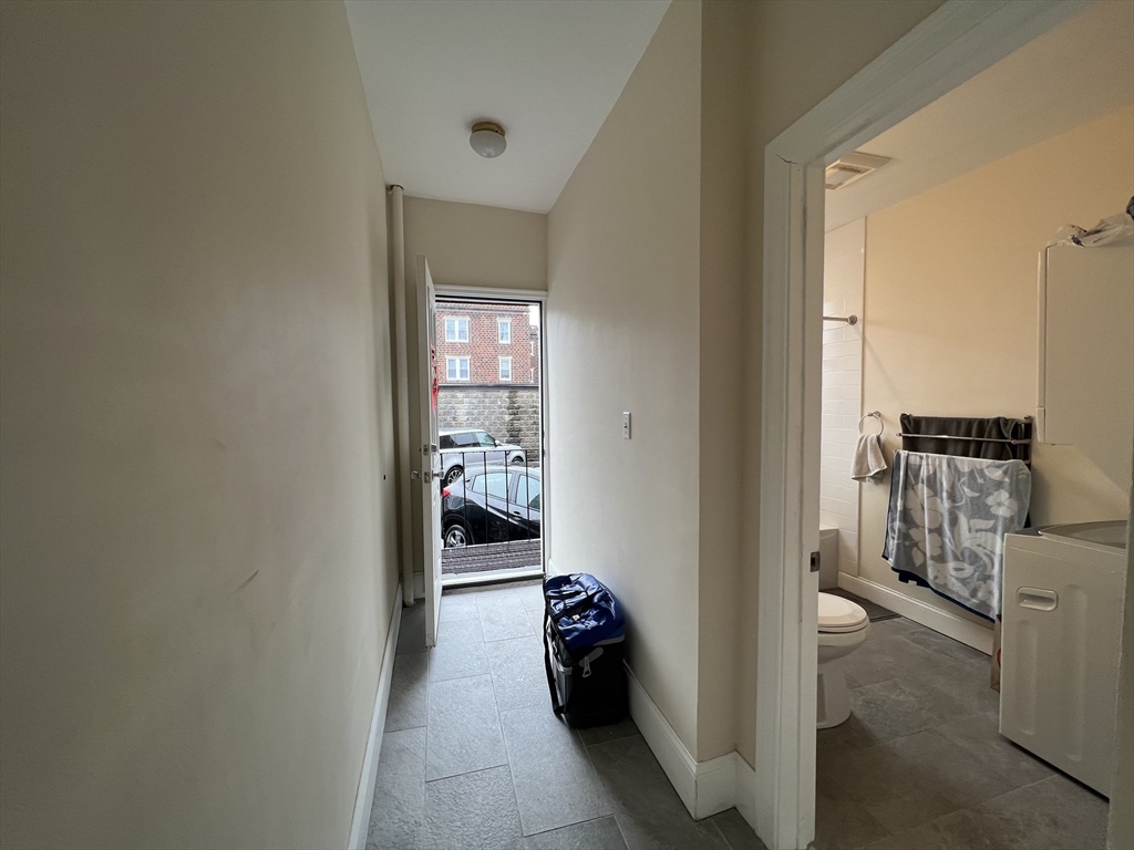 61 Thatcher St # 2