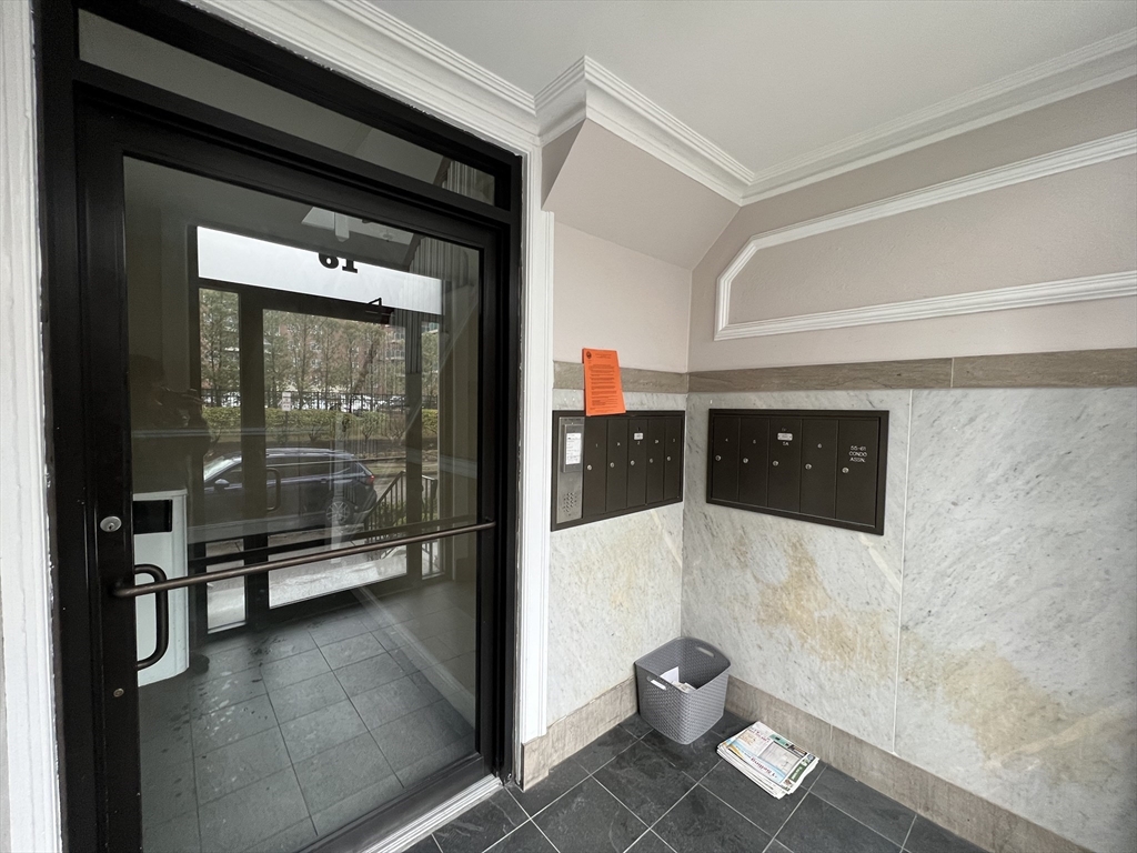 61 Thatcher St # 2