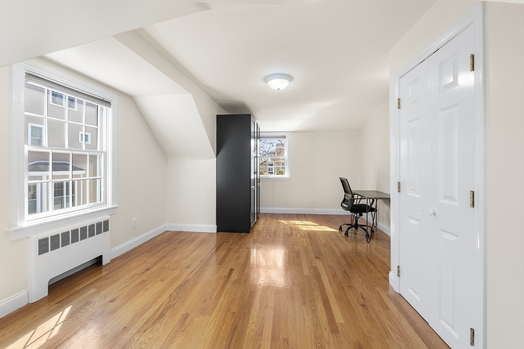 10 Ellison Rd