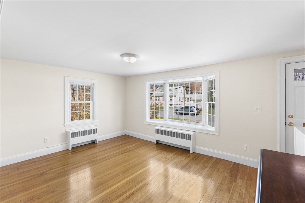 10 Ellison Rd