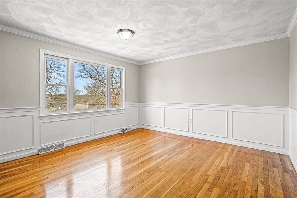 8 Waite Ave