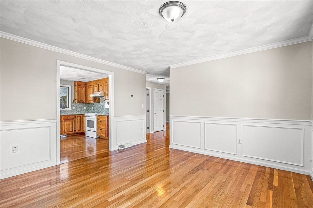 8 Waite Ave