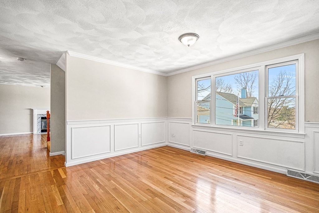 8 Waite Ave