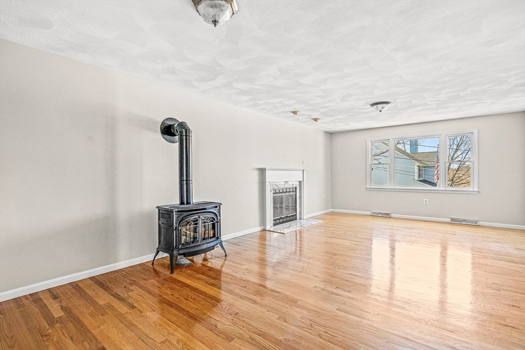 8 Waite Ave