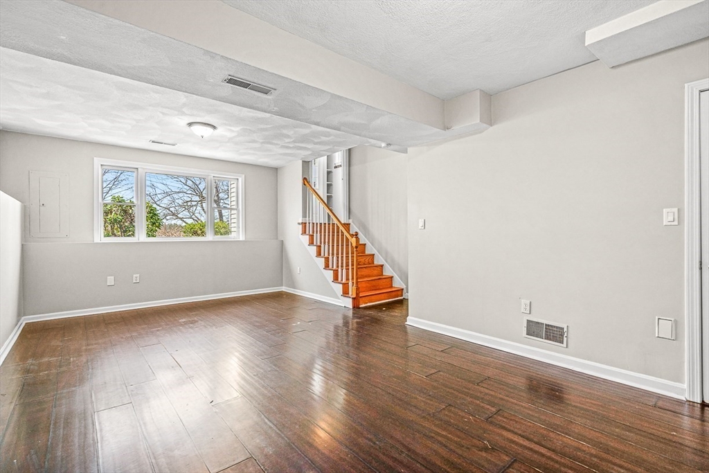 8 Waite Ave
