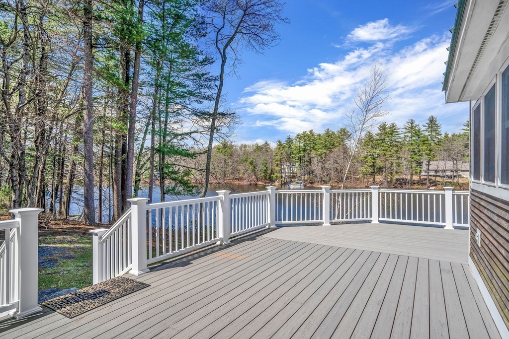 25 Hallock Point Rd