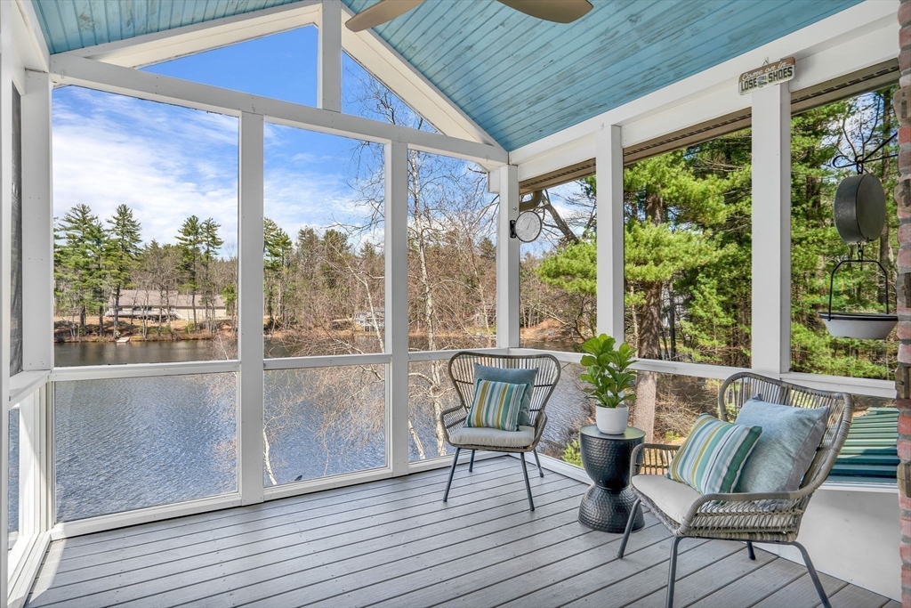 25 Hallock Point Rd