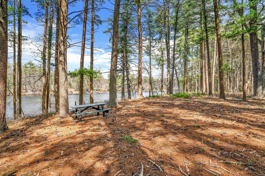 25 Hallock Point Rd