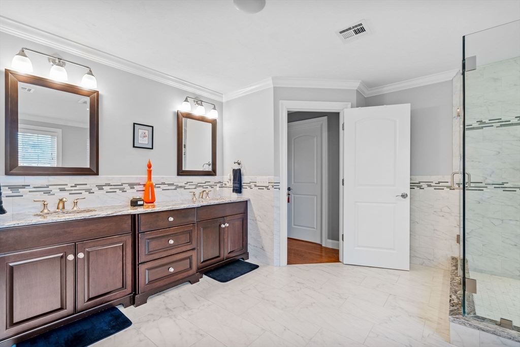 17 Applegate Rd
