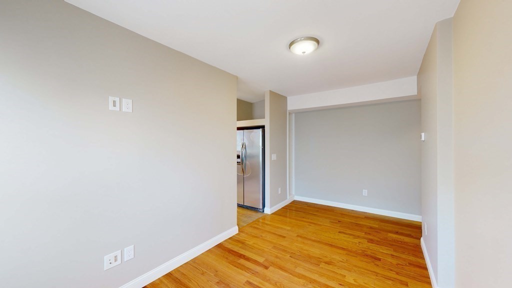 25 Main St # 6