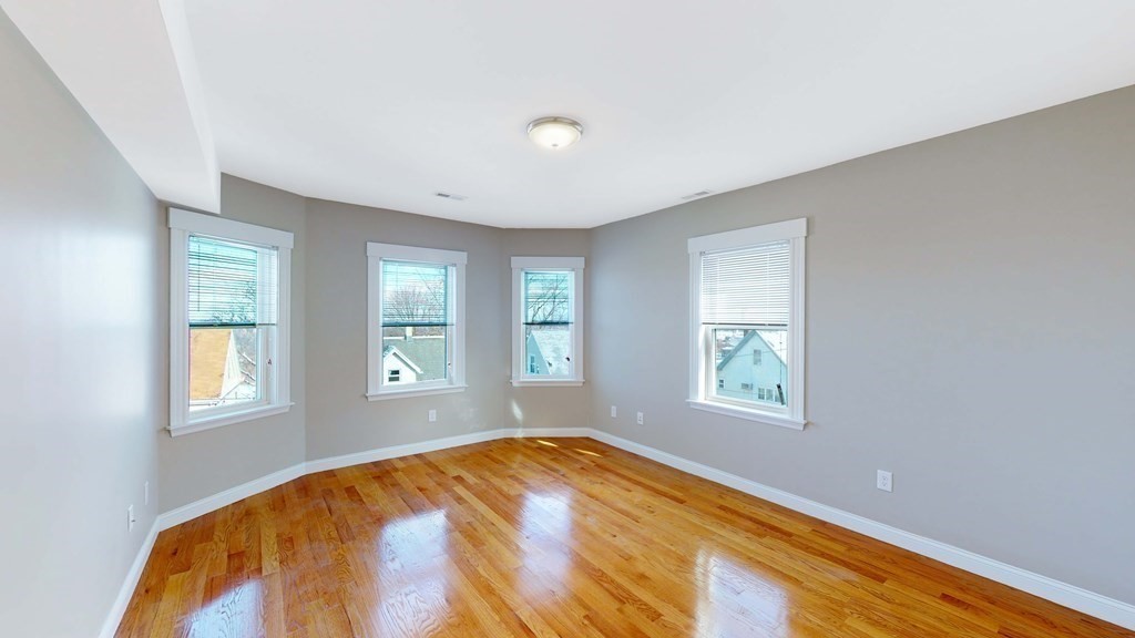 25 Main St # 6