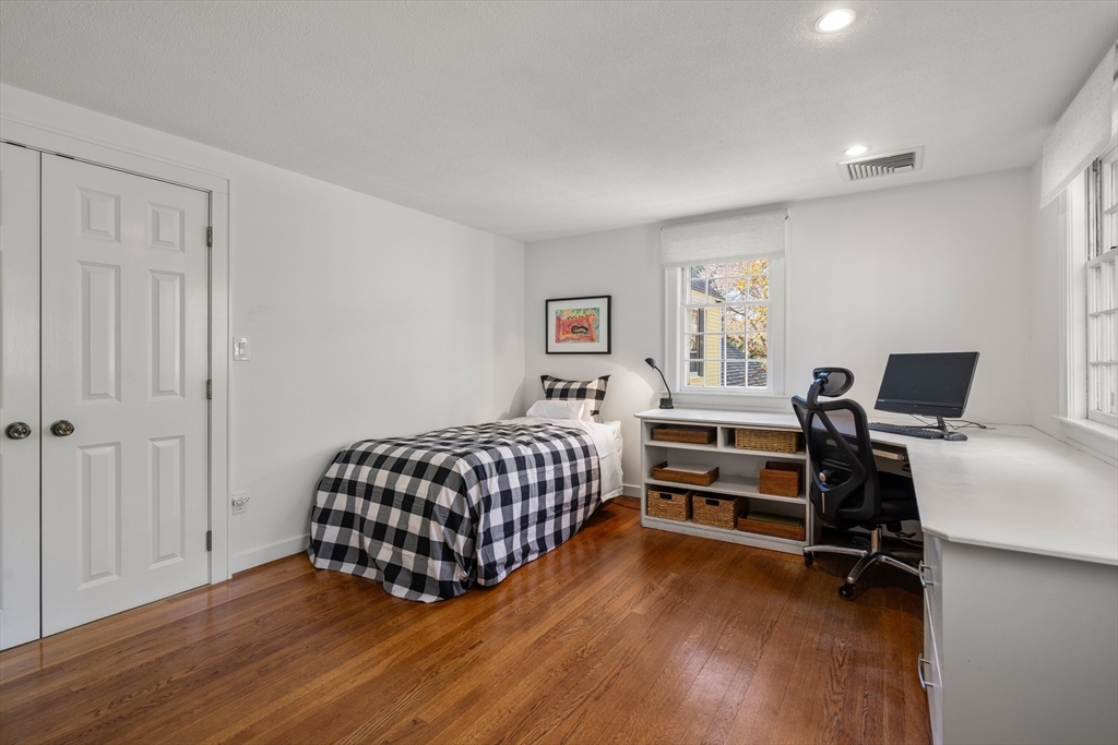 12 Darvell Dr
