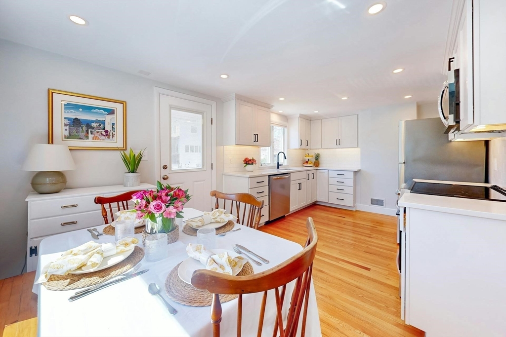 68 Silk St