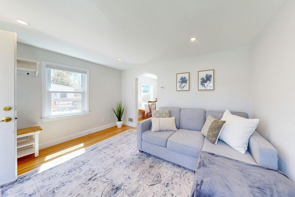 68 Silk St