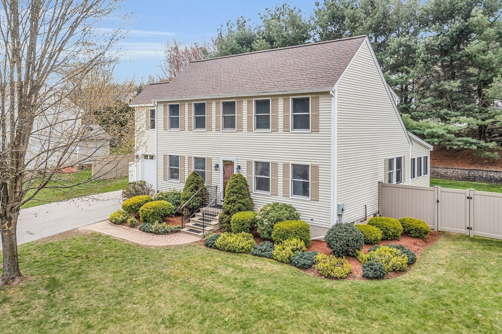 9 Robbins Rd