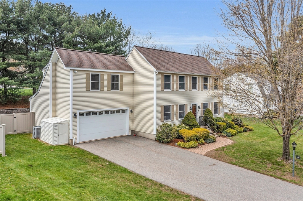 9 Robbins Rd