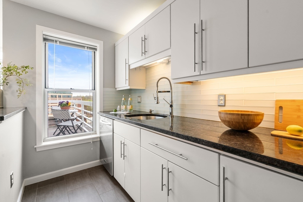 20 Chestnut Street # 602 Unit: PH 602