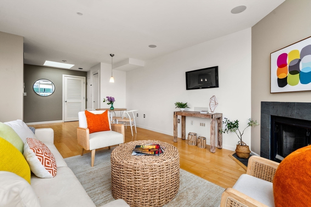 20 Chestnut Street # 602 Unit: PH 602