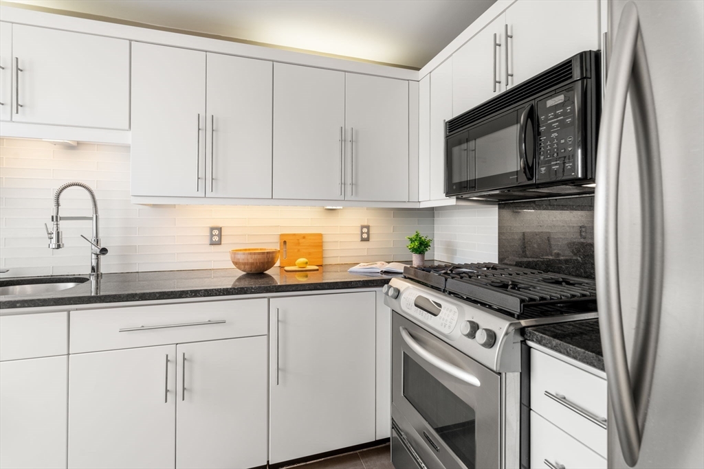 20 Chestnut Street # 602 Unit: PH 602