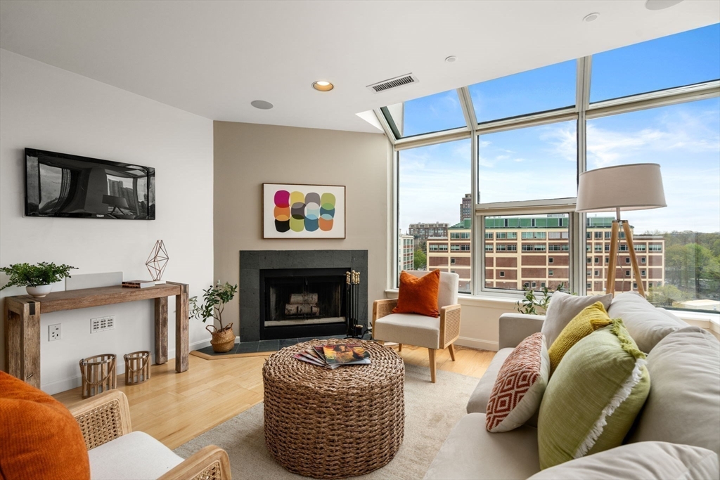 20 Chestnut Street # 602 Unit: PH 602