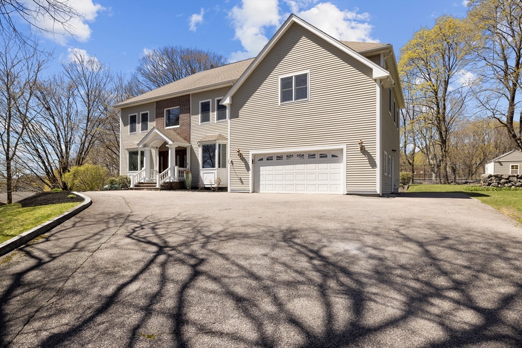 8 Fairlawn Ln