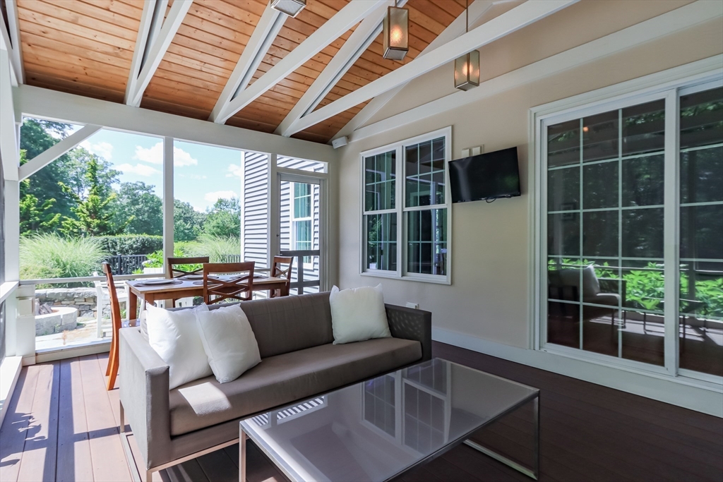 221 Fieldstone Dr