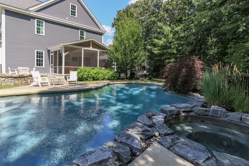 221 Fieldstone Dr