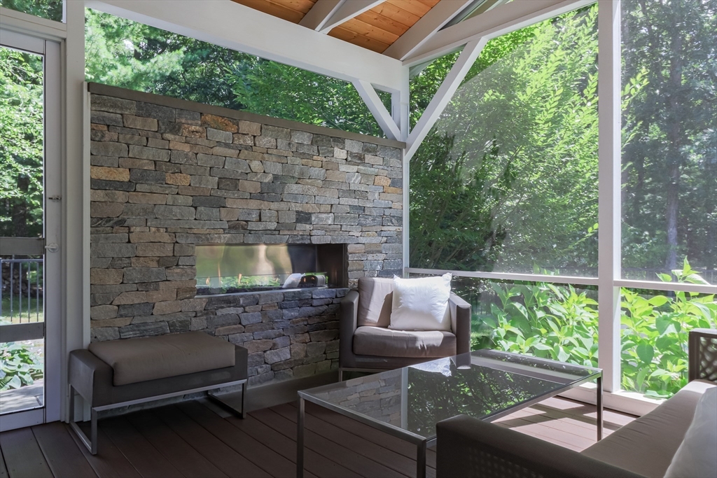 221 Fieldstone Dr
