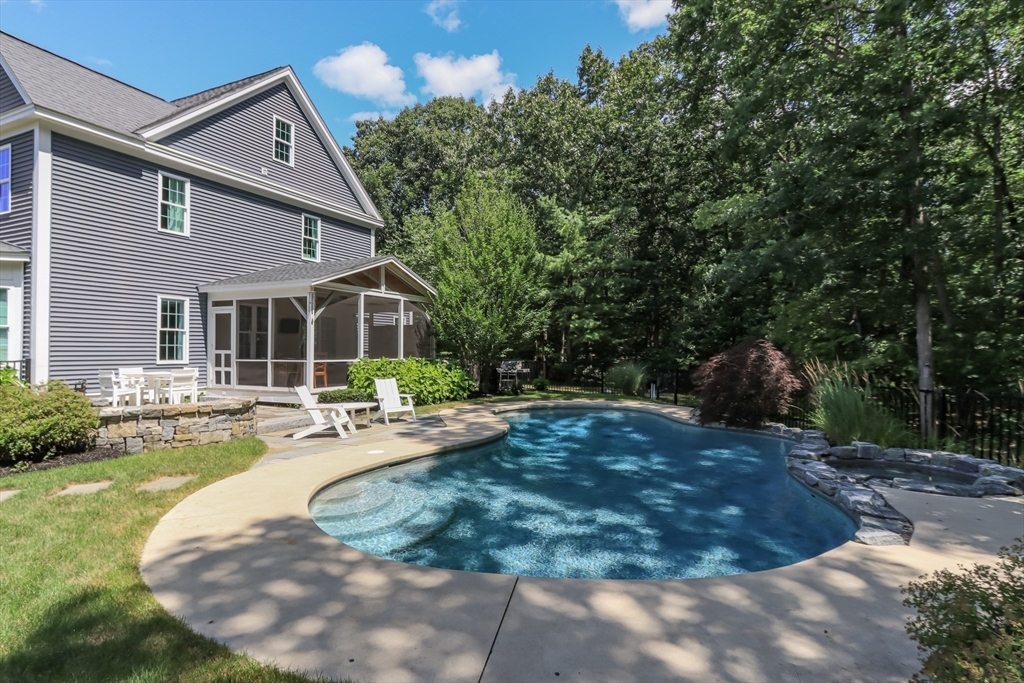221 Fieldstone Dr
