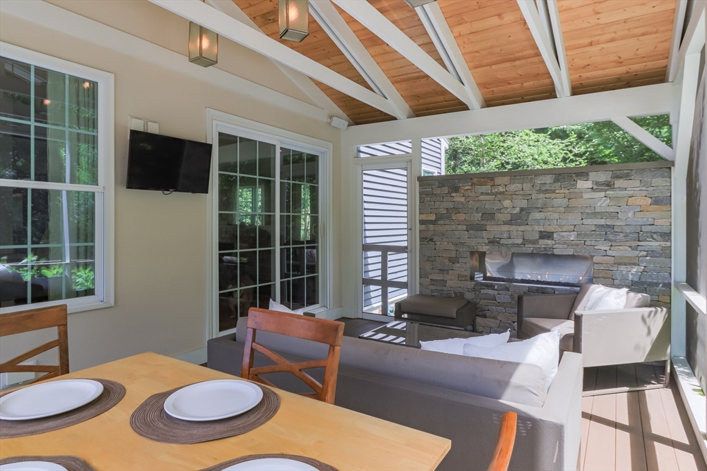 221 Fieldstone Dr
