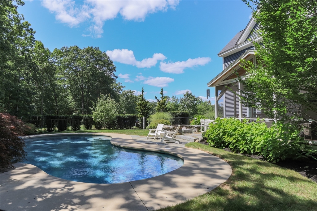 221 Fieldstone Dr