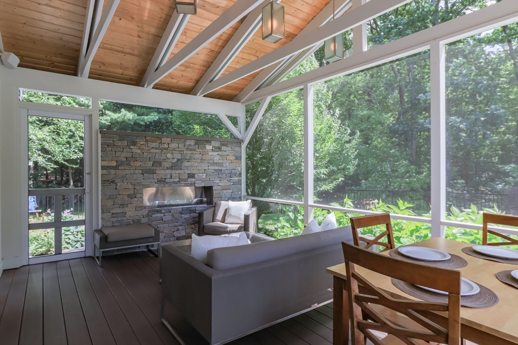 221 Fieldstone Dr