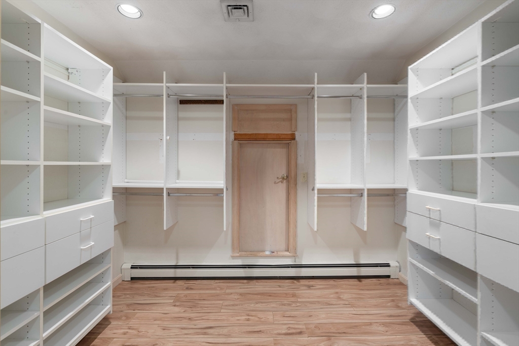 28 Stevin Dr