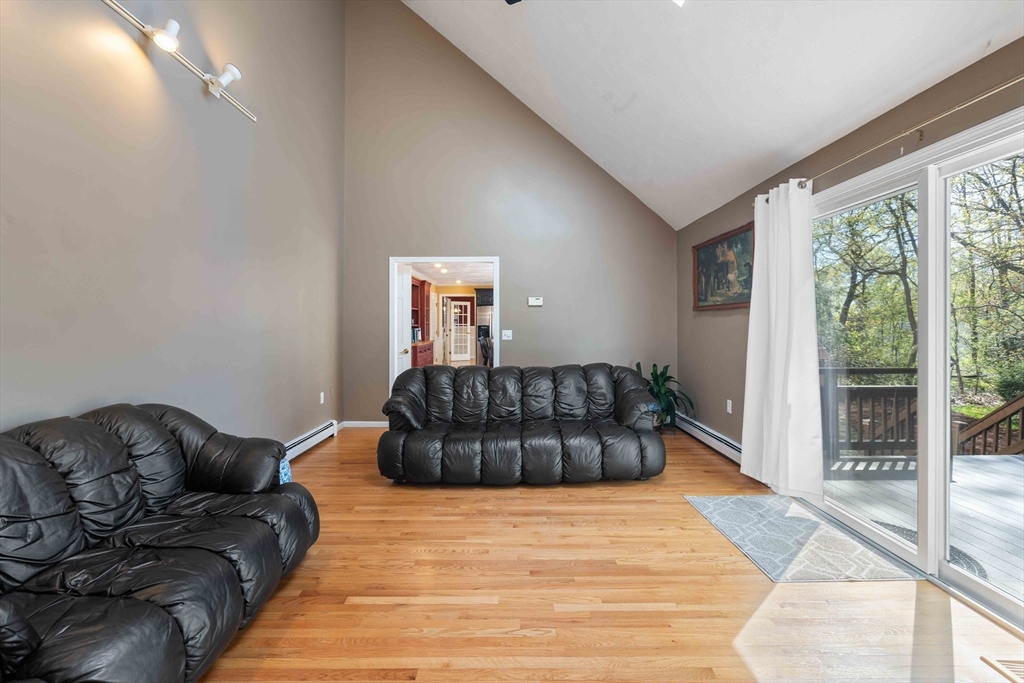 28 Stevin Dr