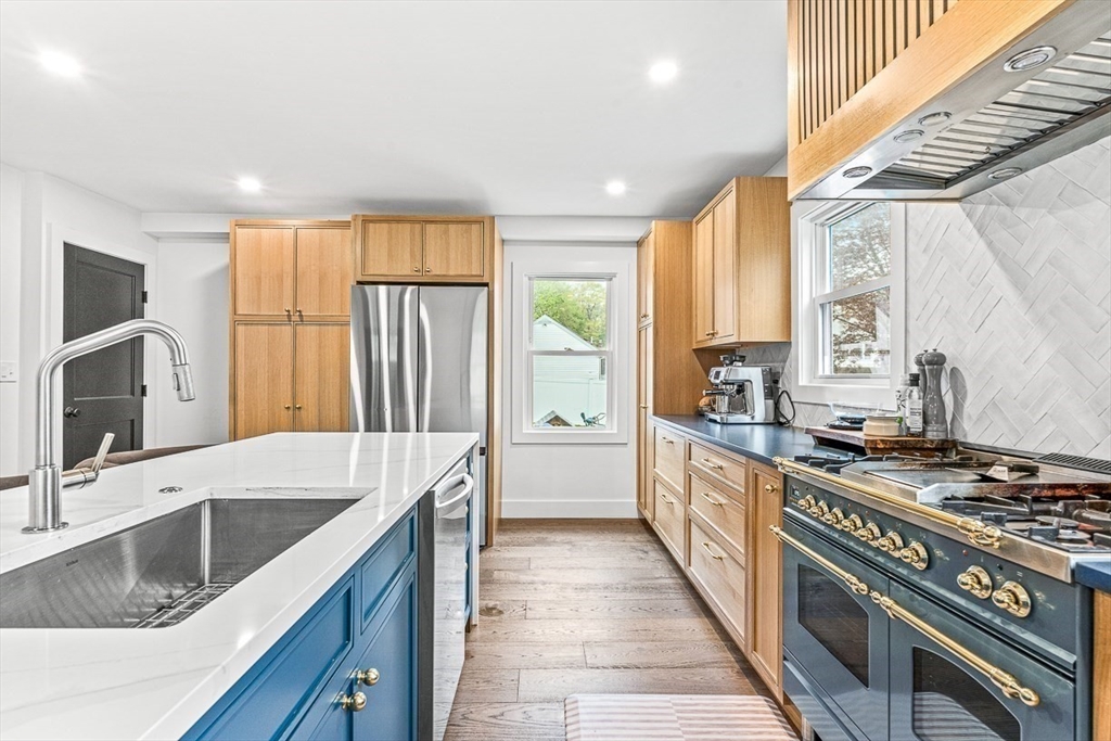 15 Rustic Rd