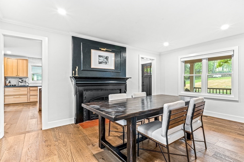 15 Rustic Rd