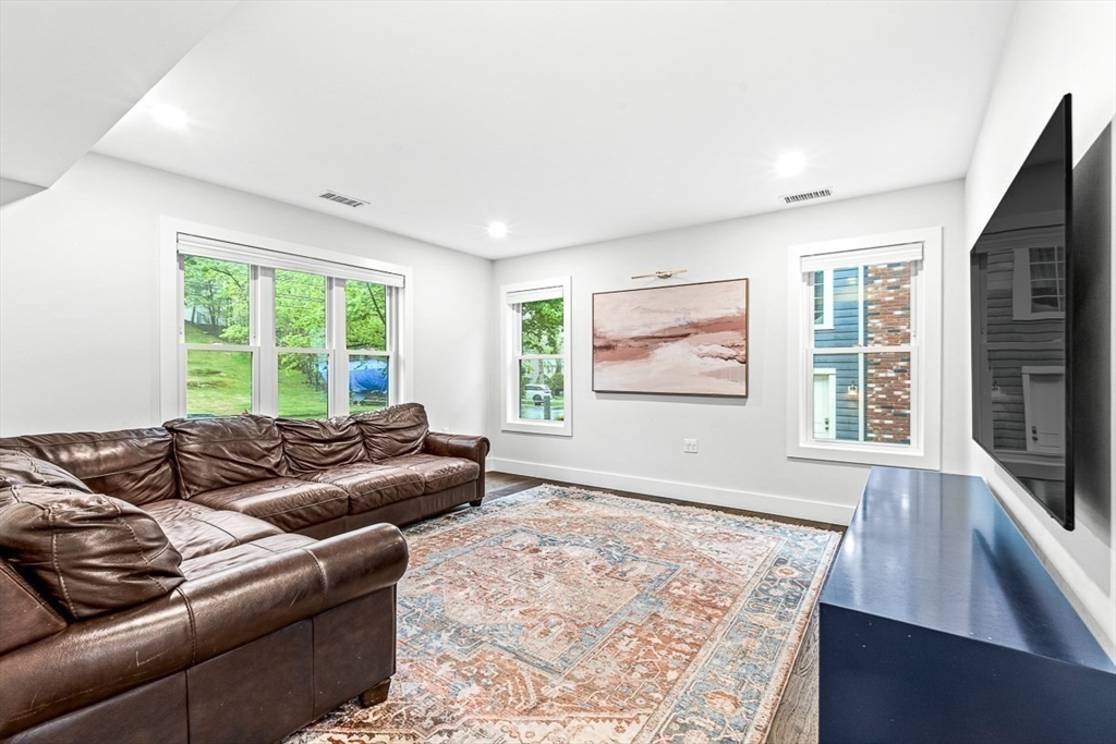 15 Rustic Rd