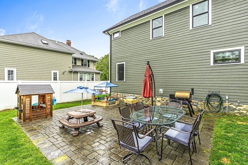 15 Rustic Rd