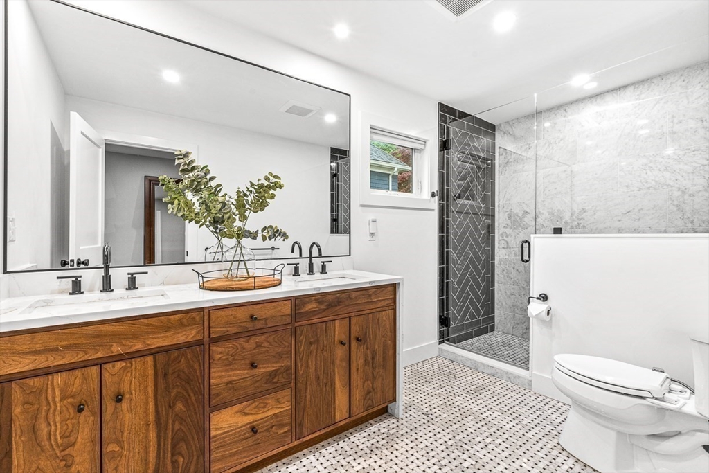 15 Rustic Rd