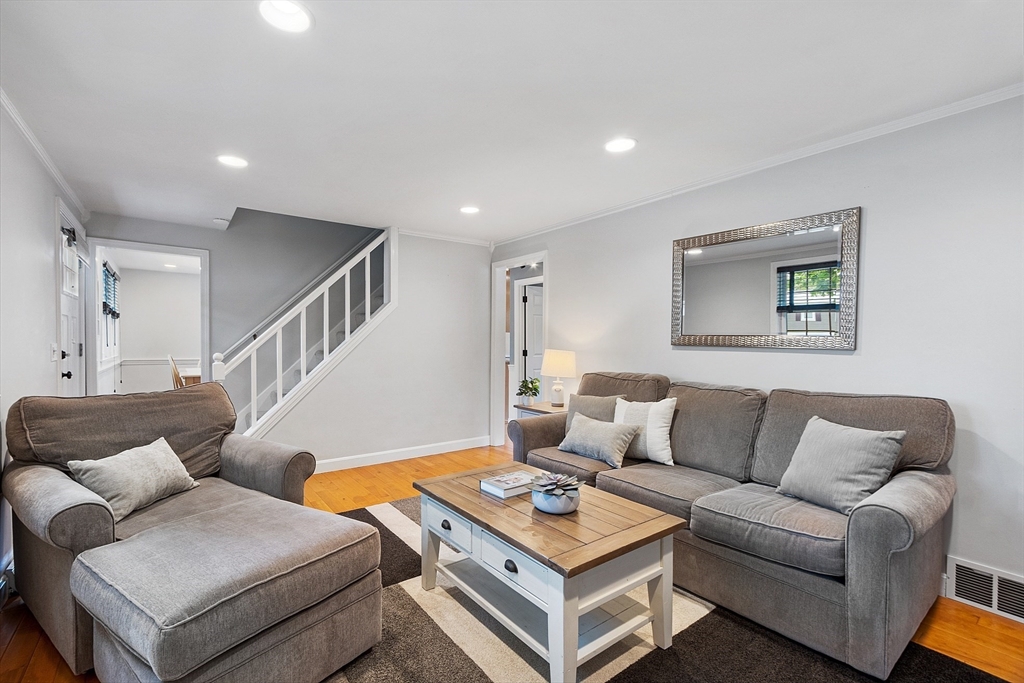 3 Pierce St