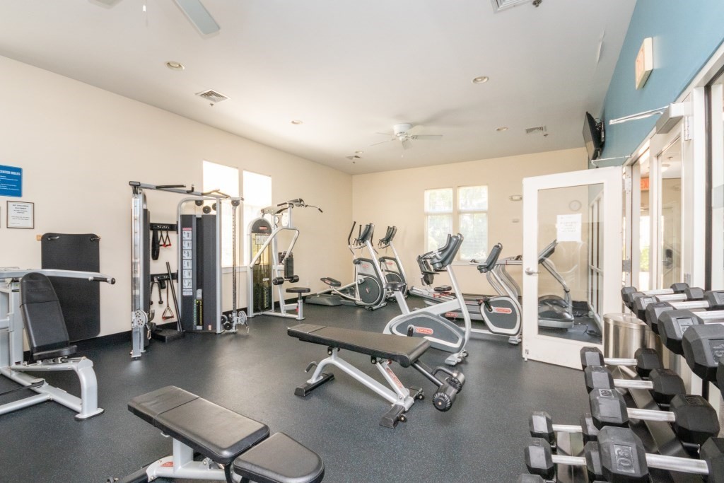 501 Commerce # 203 Unit: 2-203