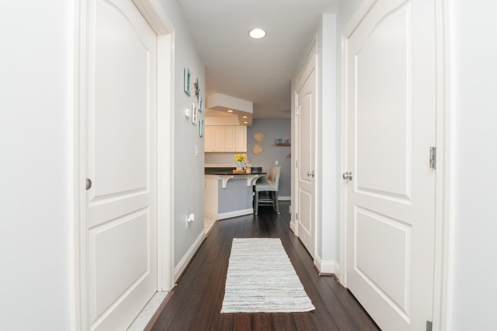 501 Commerce # 203 Unit: 2-203