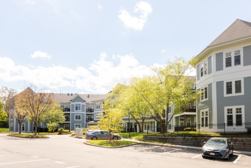 501 Commerce # 203 Unit: 2-203
