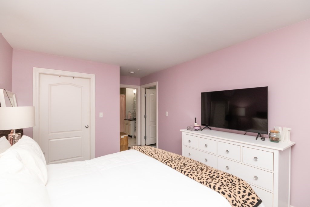 501 Commerce # 203 Unit: 2-203