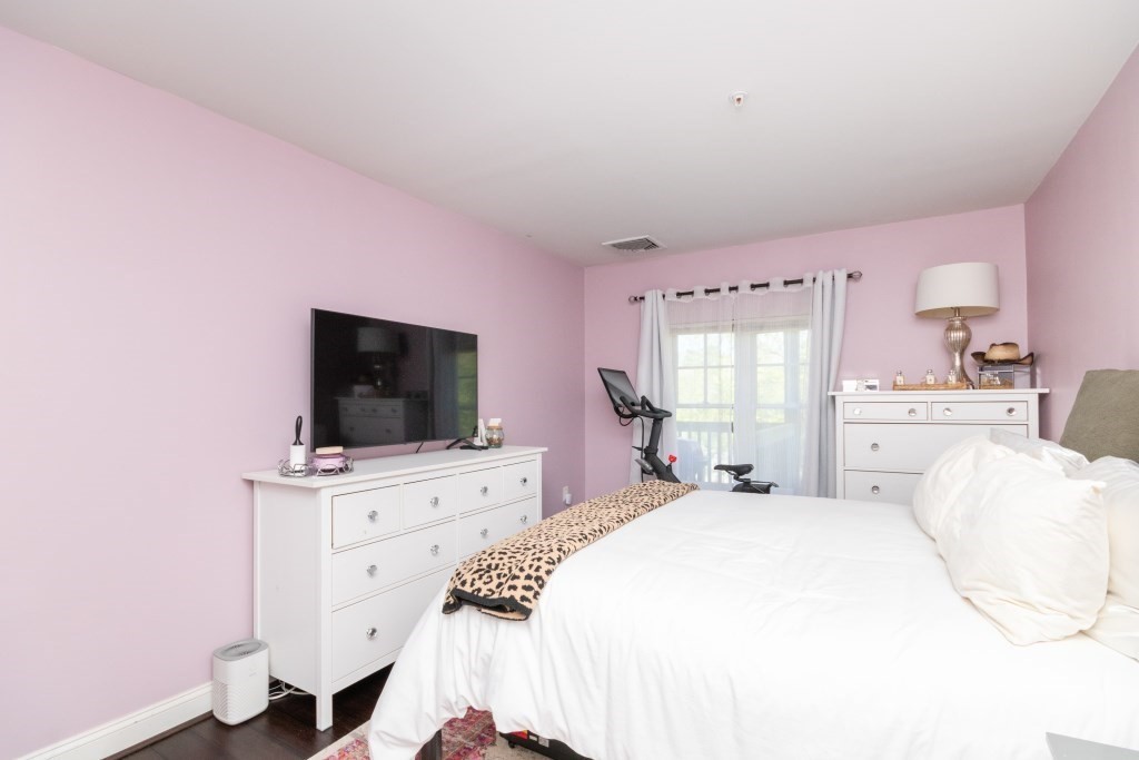 501 Commerce # 203 Unit: 2-203