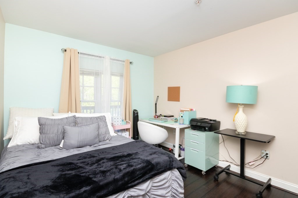 501 Commerce # 203 Unit: 2-203