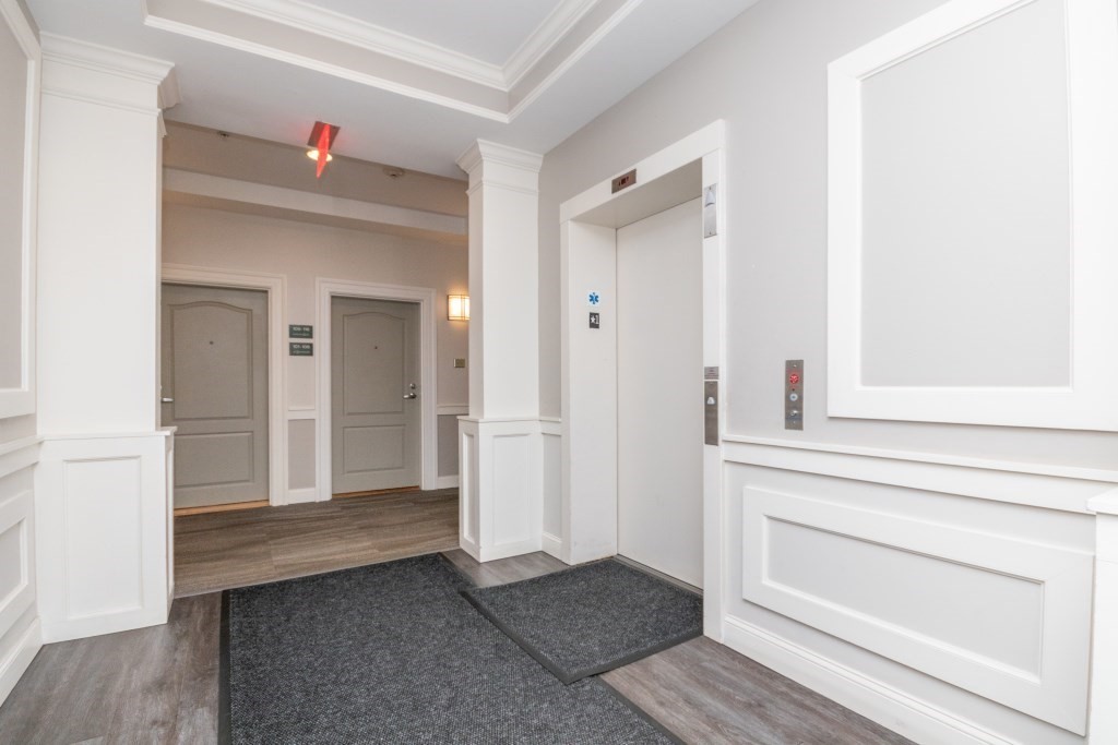 501 Commerce # 203 Unit: 2-203