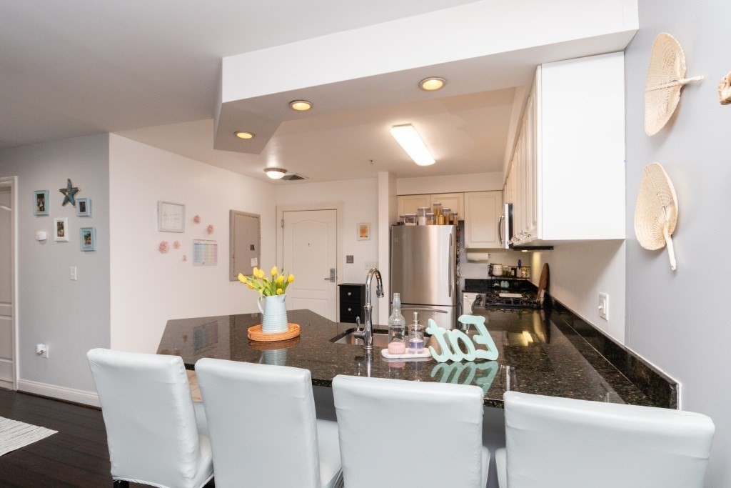 501 Commerce # 203 Unit: 2-203