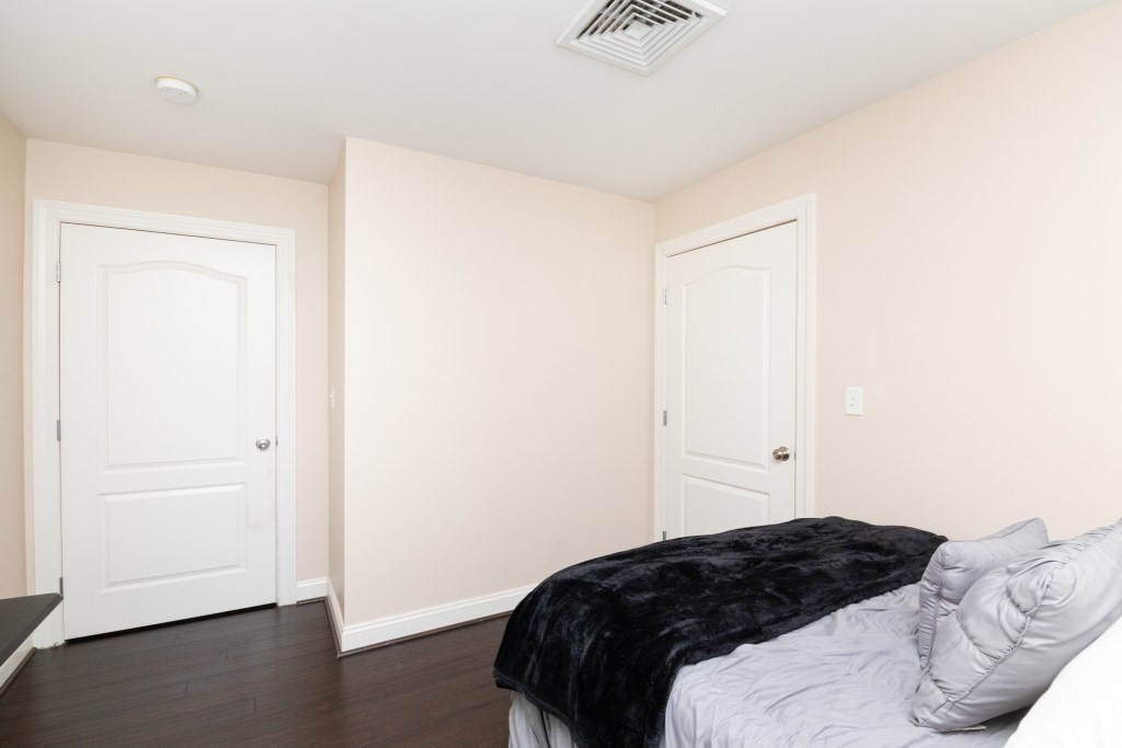 501 Commerce # 203 Unit: 2-203